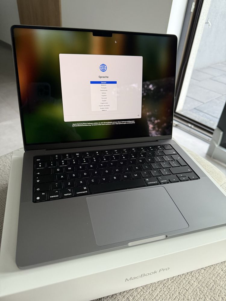 MacBook pro 14 M2 16 GB