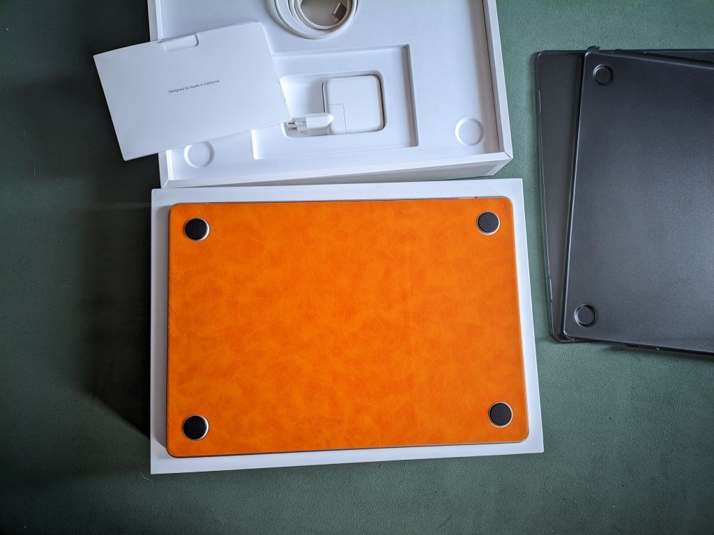MacBook Air M2 8/256 Starlight без блокувань