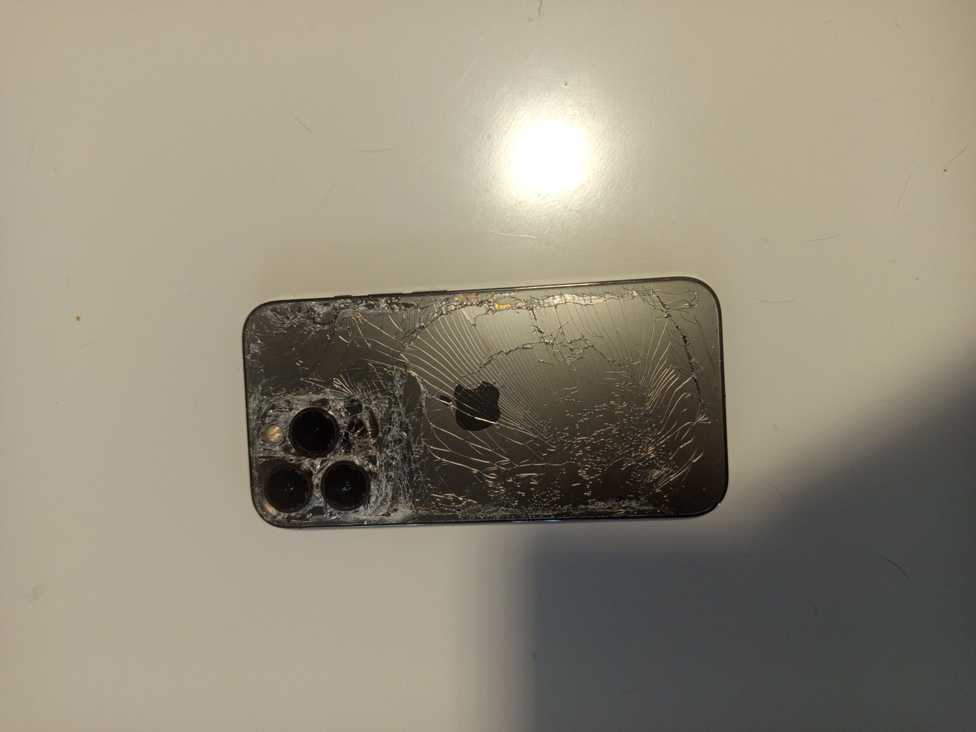 iPhone 13 pro uszkodzony