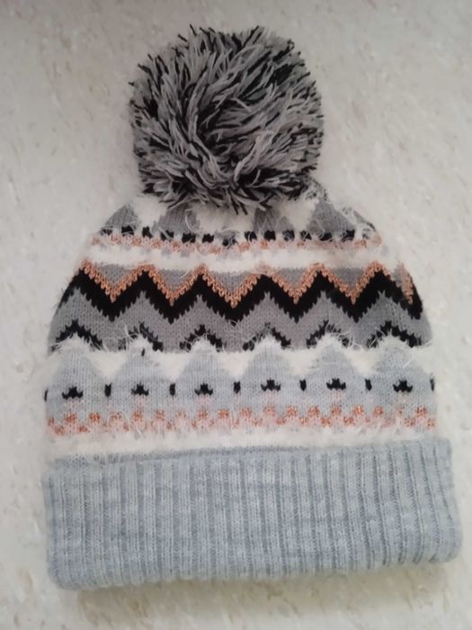 Czapka dziewczęca z pomponem zimowa