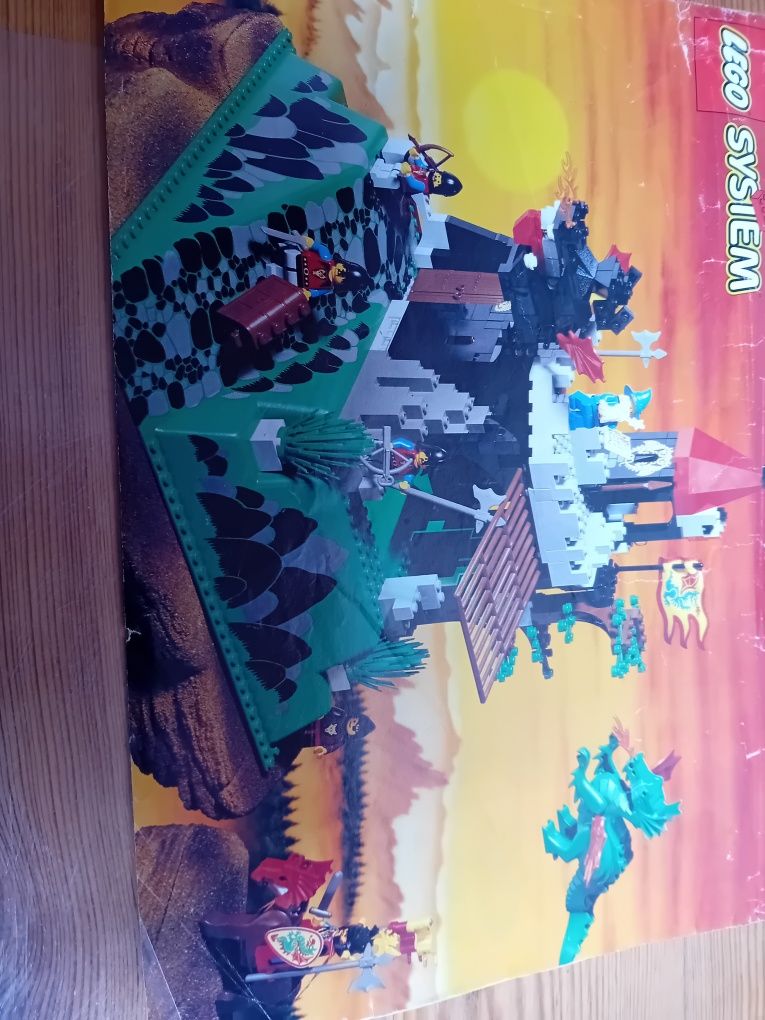 LEGO Castle Fire Breathing Fortress 6082 z 1993 r.