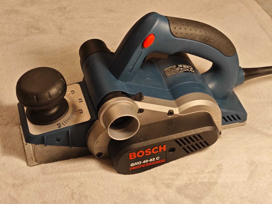 Strug elektryczny Bosch GHO 40-82 C Professional