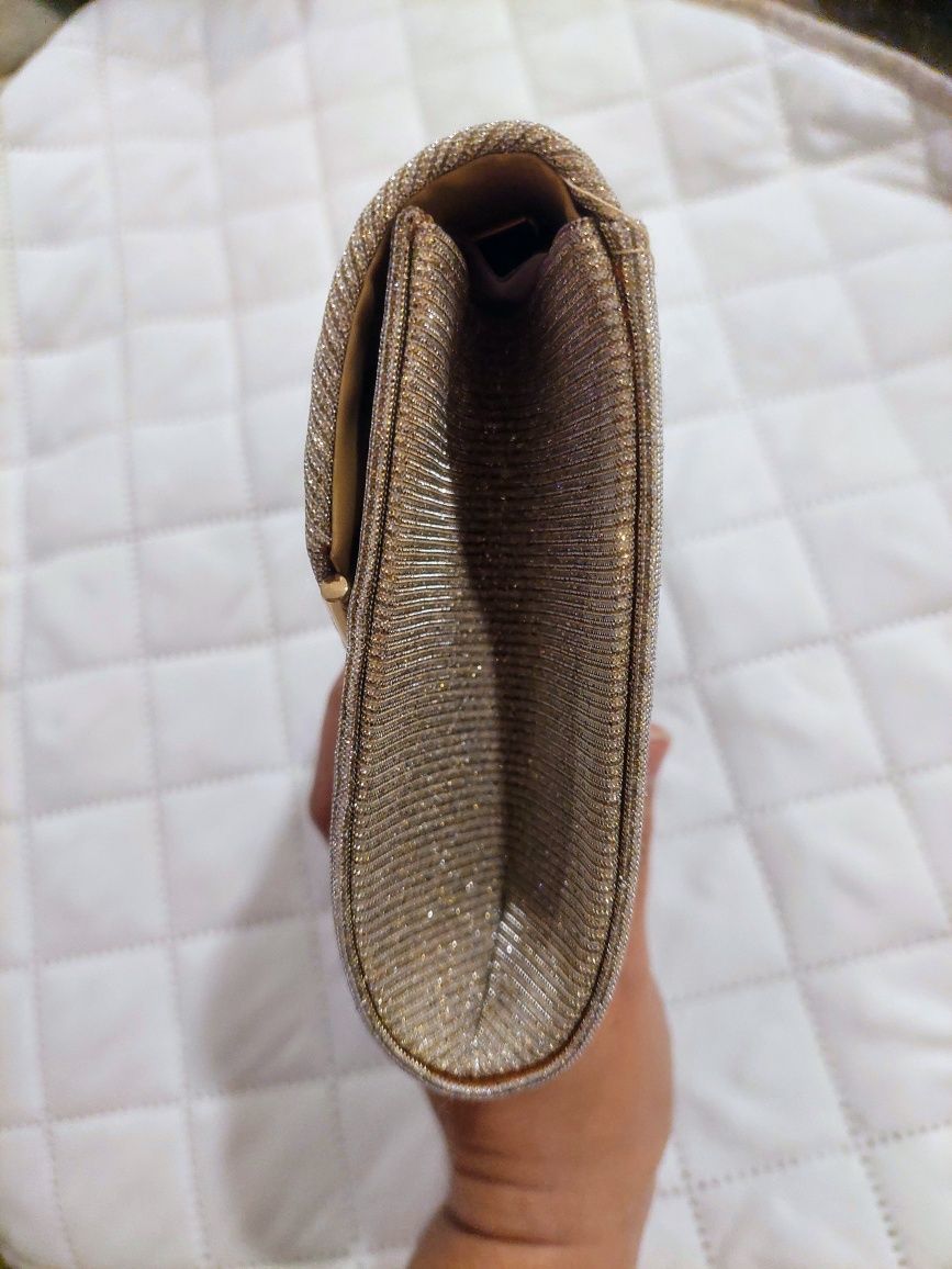 Clutch dourada NOVA