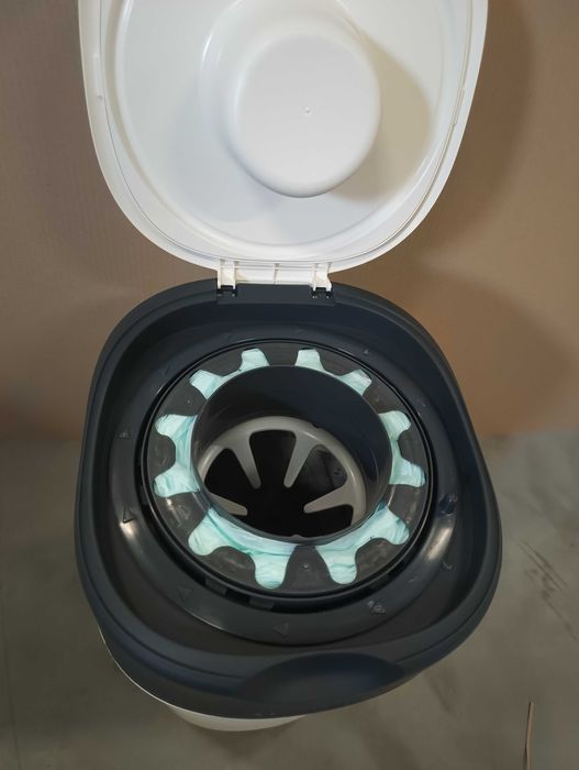 Kosz na pieluchy Tommee Tippee Twist&Click z jednym wkładem