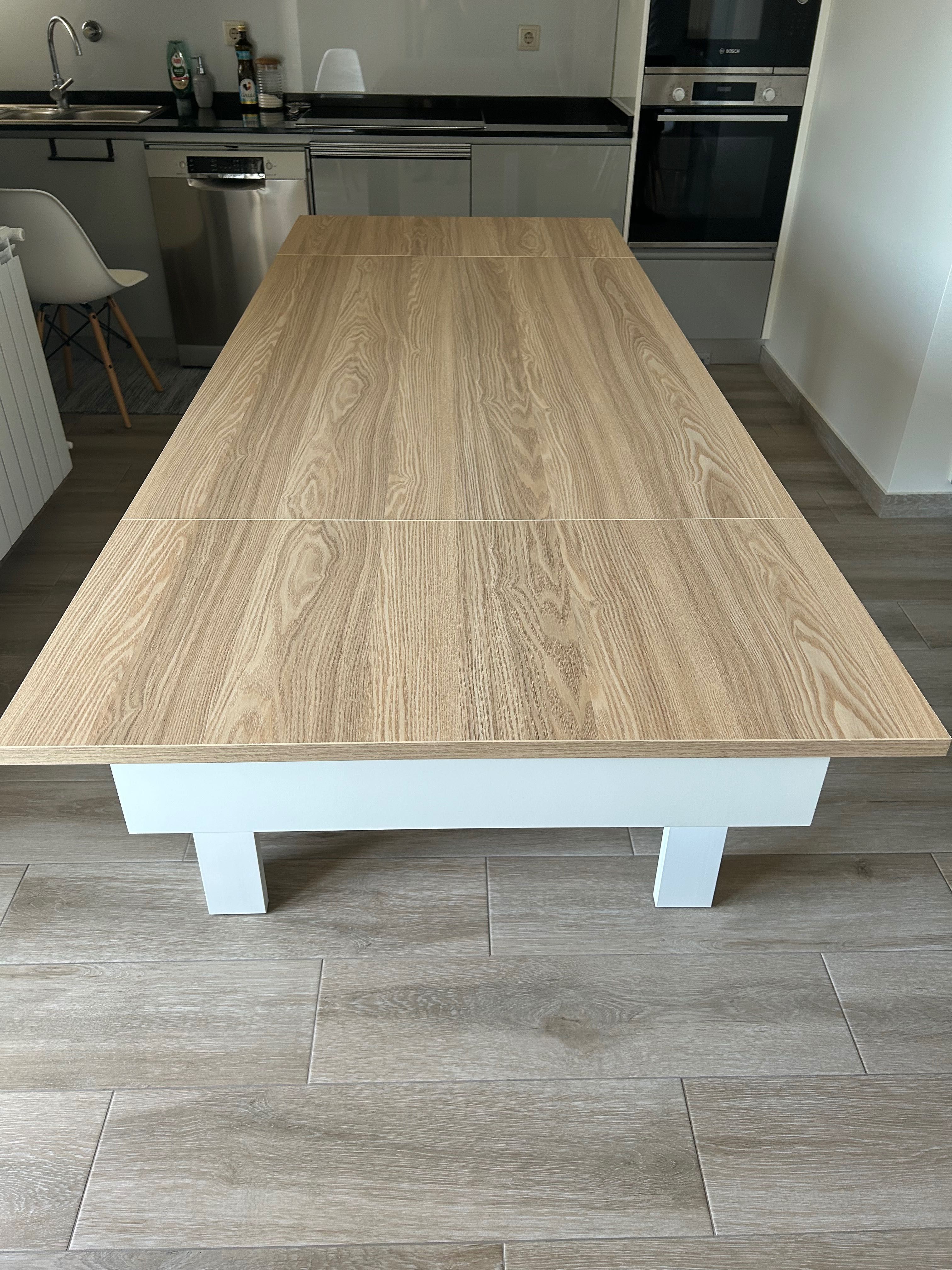 Mesa de Madeira Clara Extensível