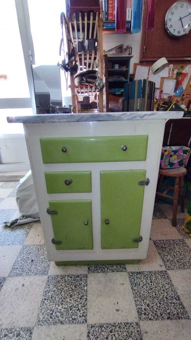 Móvel de cozinha antigo.