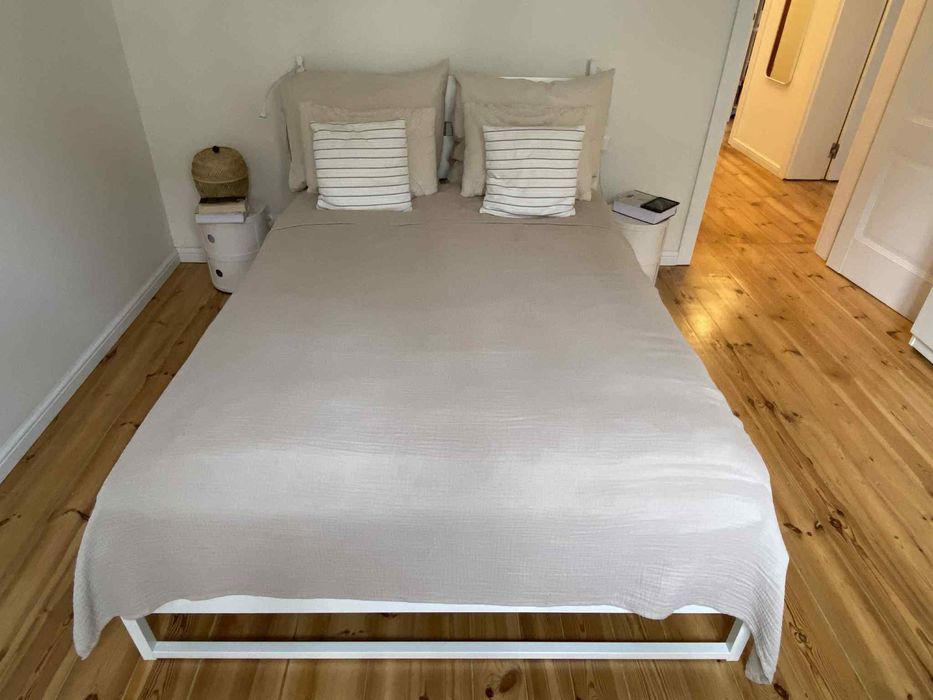 Łóżko z materacem 140x200