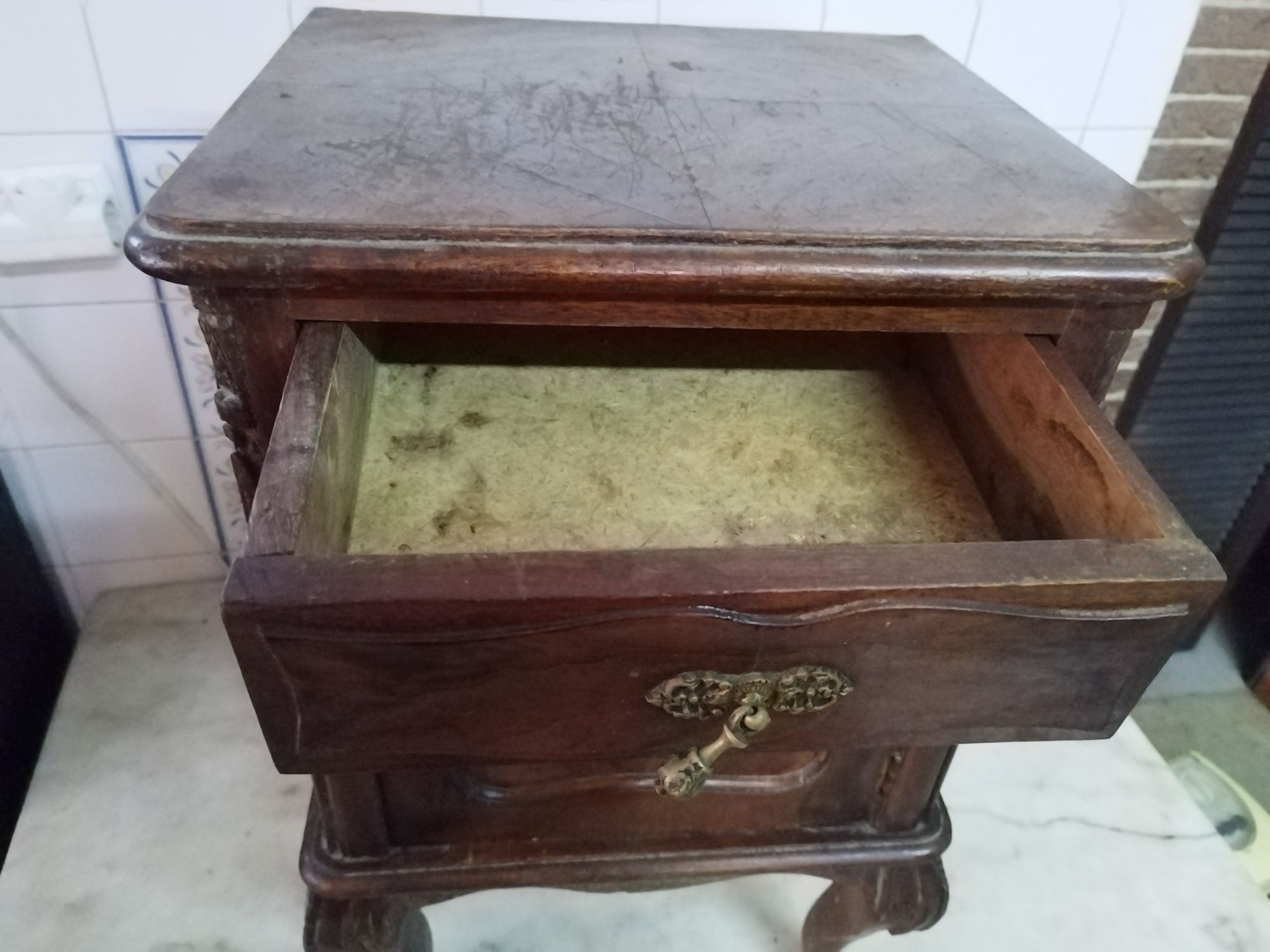 mesa cabeceira antiga