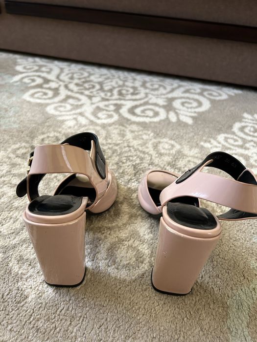 Босоніжки жіночі