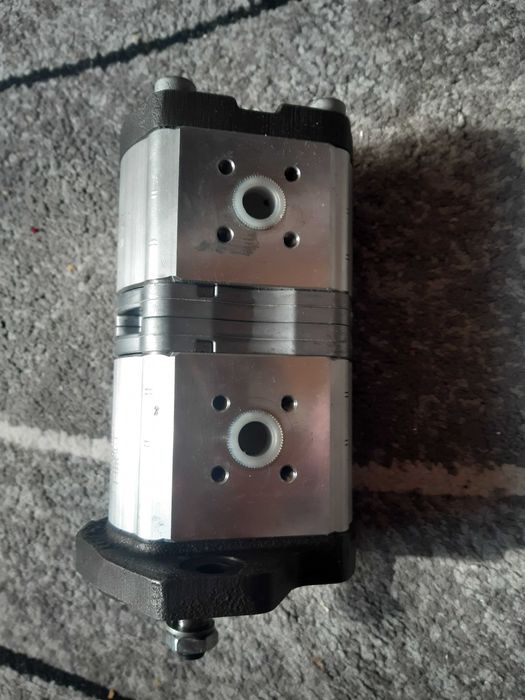 Pompa hydrauliczna Renault 7212