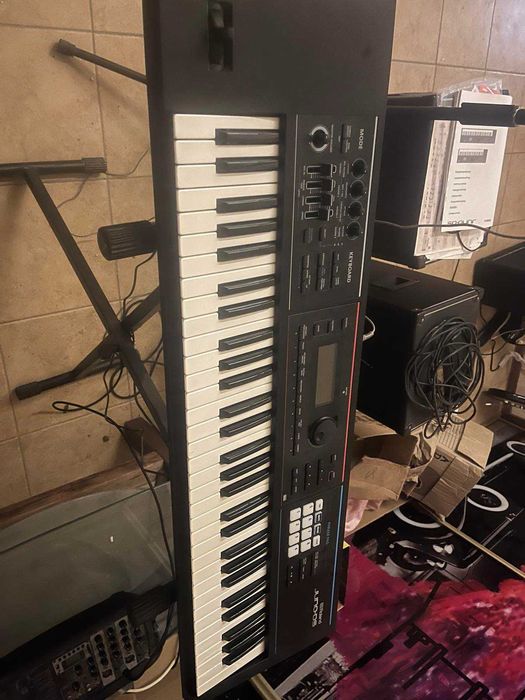 Синтезатор Roland JUNO-DS61