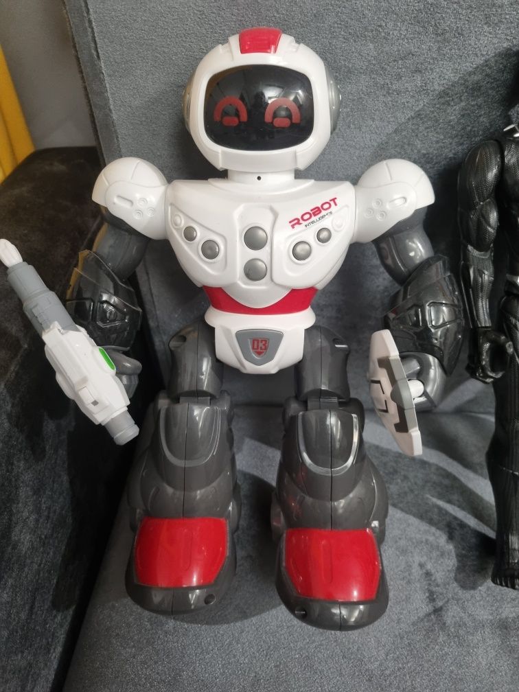 Superbohaterowie Spiderman Ironman Pantera Kapitam Ameryka robot
