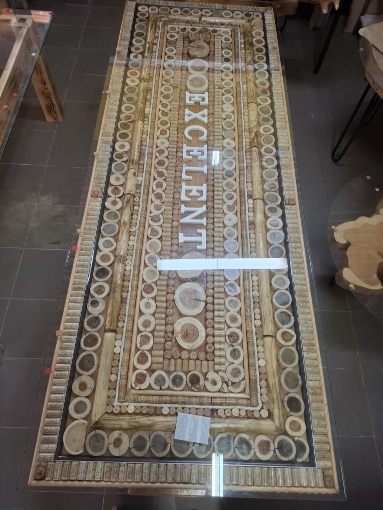 Mesa Única de Rolhas e Rodelas de Madeira C/Led