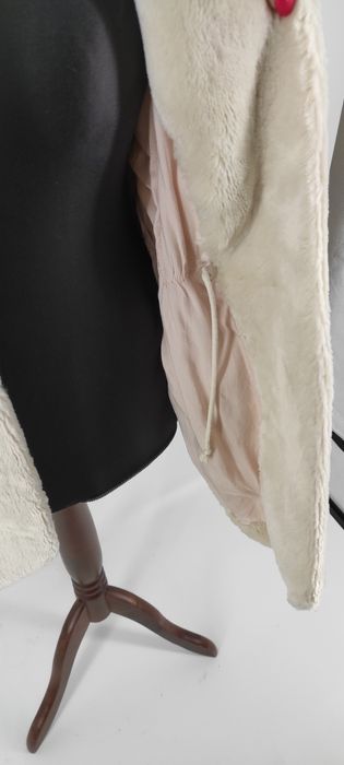 Futro damskie w kolorze ecru z kapturem zima