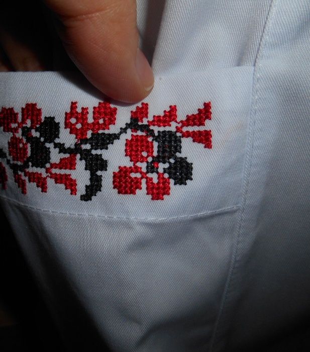 Медичний халат з вишивкою 50-52 розмір