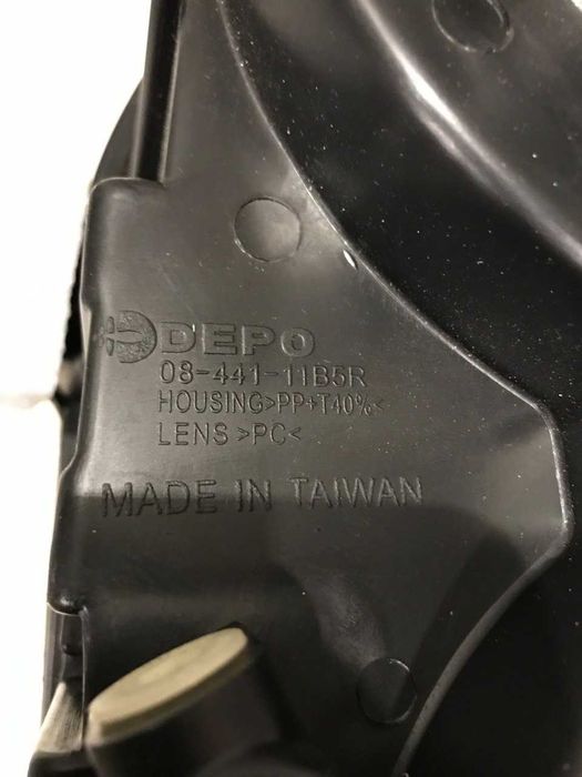 Фара права  VW Crafter.НОВА. (2006 - 2016) 441-11B5R-LDEM2