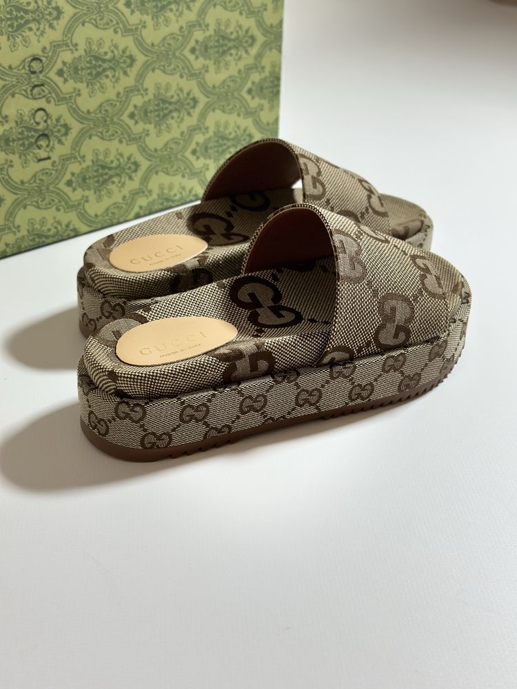 Взуття від Gucci