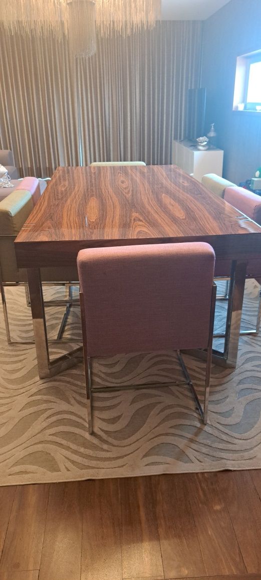 Mesa de jantar extensível e 6 cadeiras