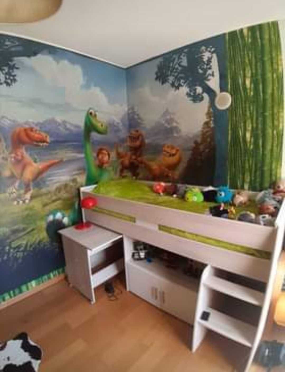 Quarto infantil com secretária