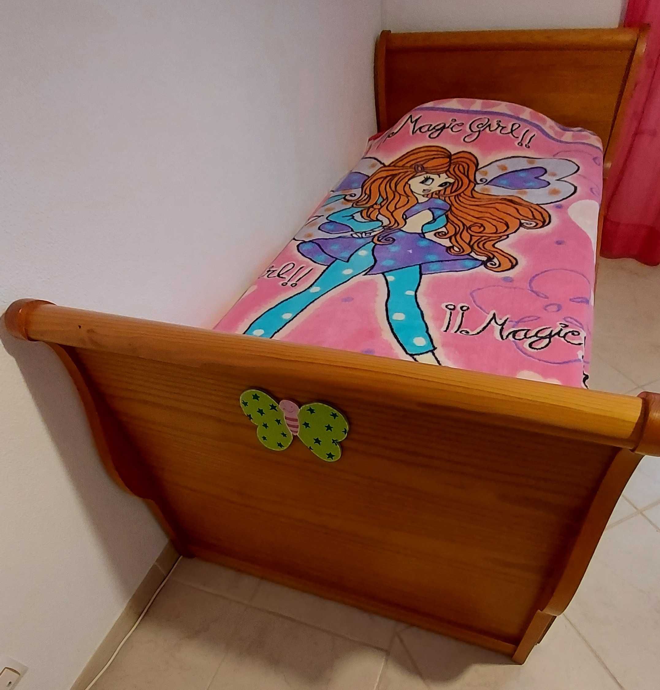 Cama criança pintada à mão