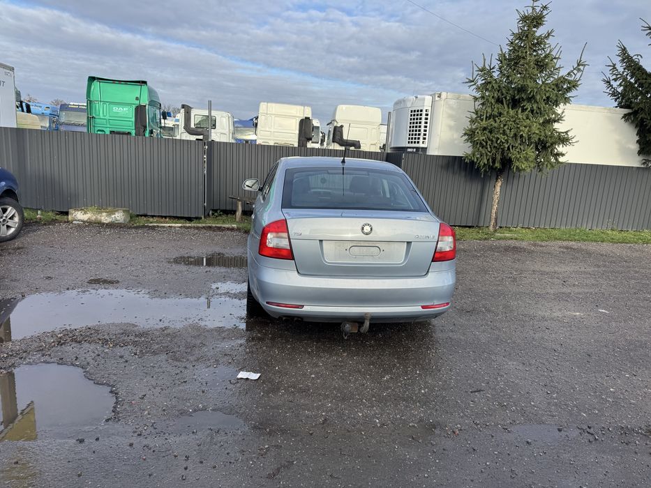 Комплектний перед Skoda A5 Шкода а5 бампер крила капот фари