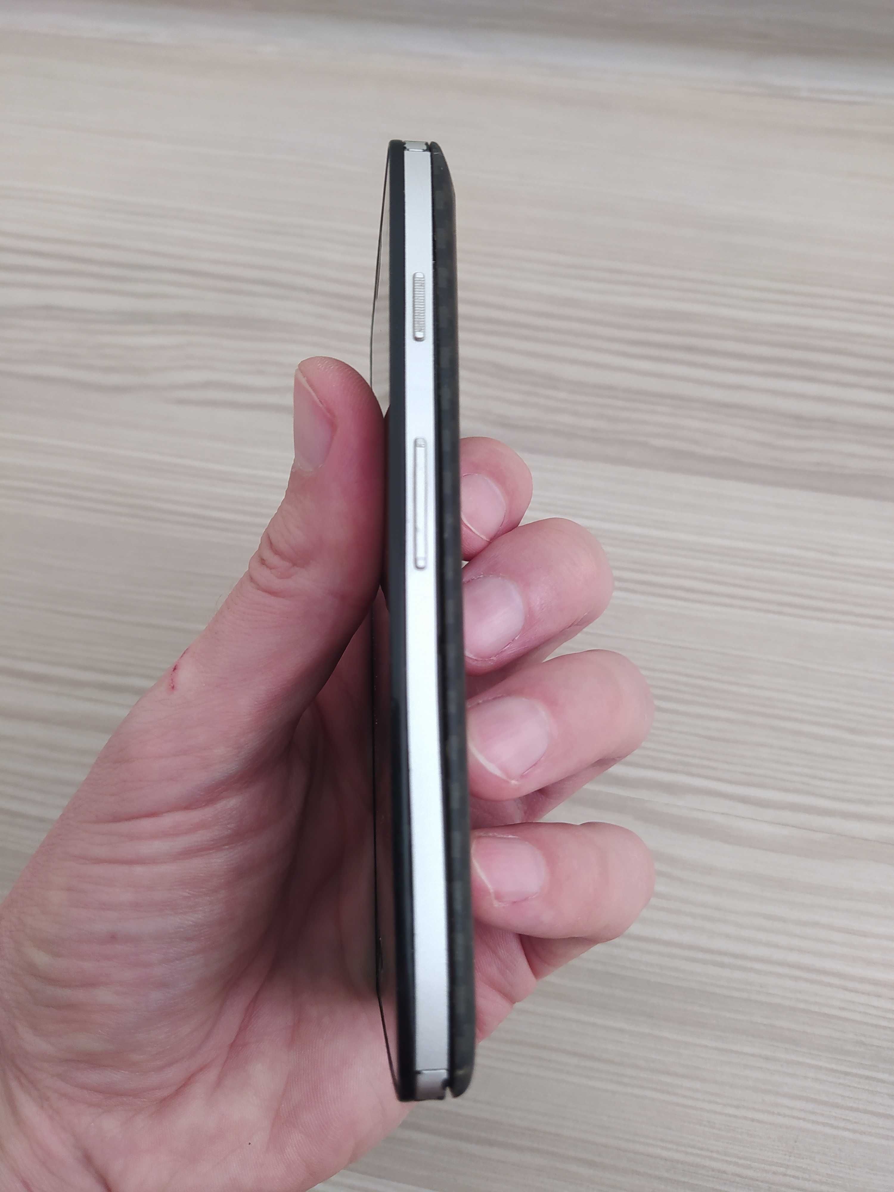 Смартфон Motorola DROID RAZR HD XT926