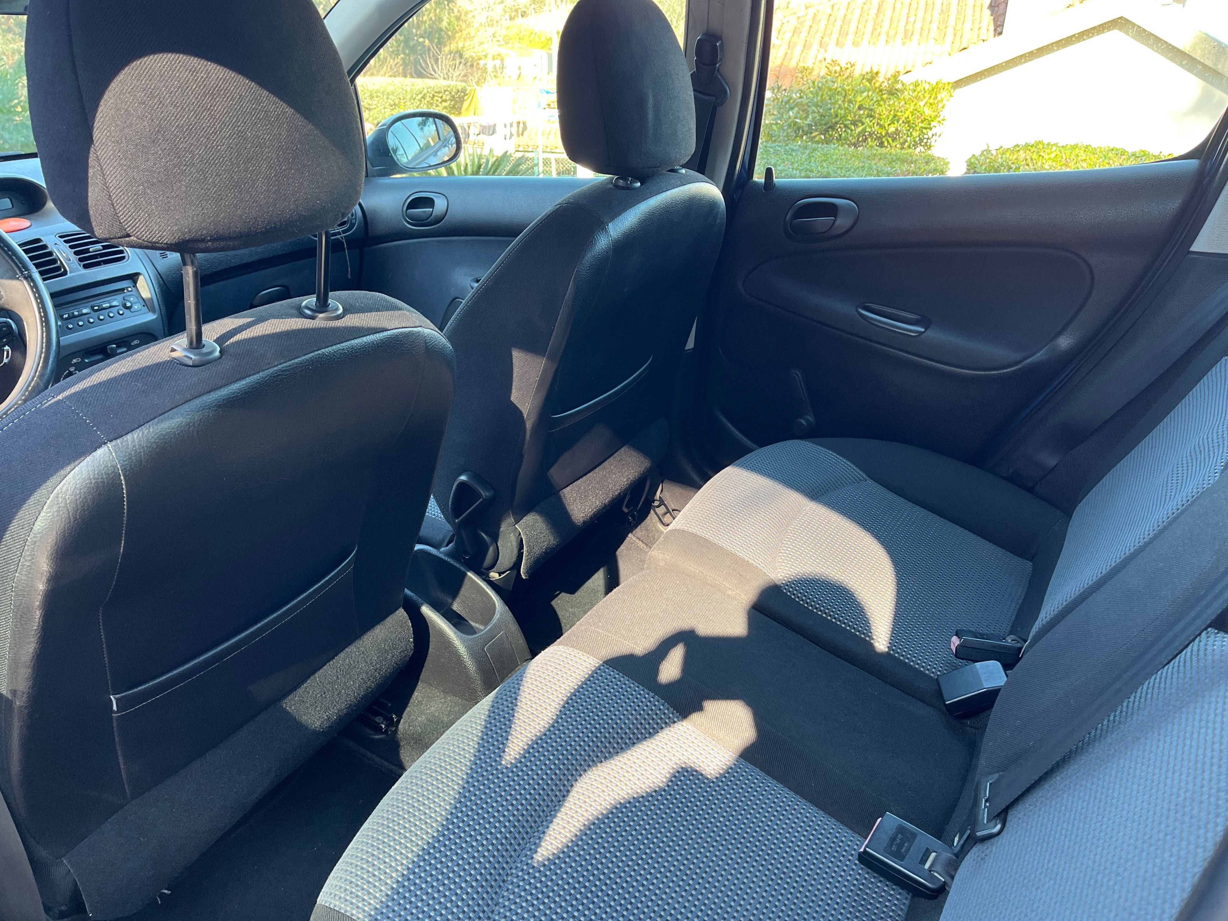 Peugeot 206 a gasolina de 2002