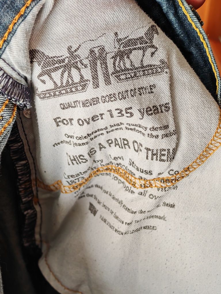 Calças Levis 511 praticamente novas