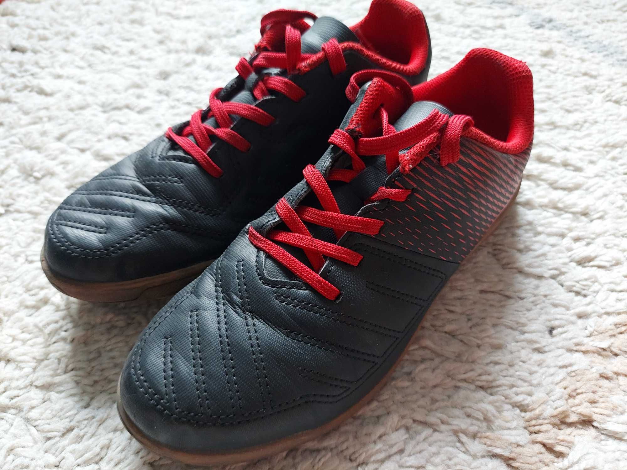 Buty halówki do piłki nożnej i wf 22.5cm