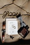 Złote wieszaki ślubne Bride i Groom na suknię ślubną i garnitur