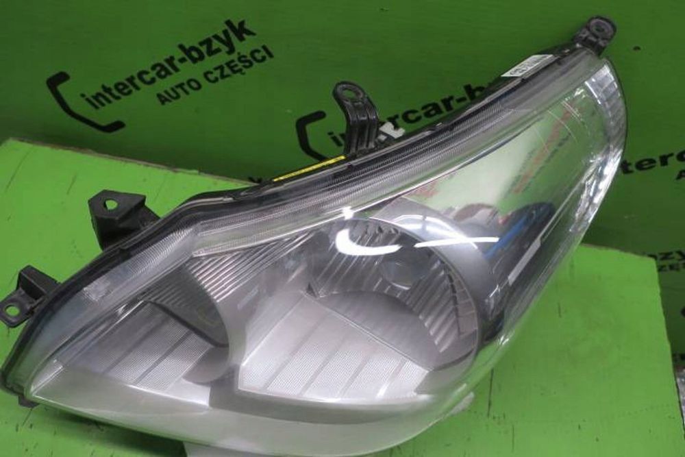 Toyota verso 2009 przód strona lewa lampa przednia