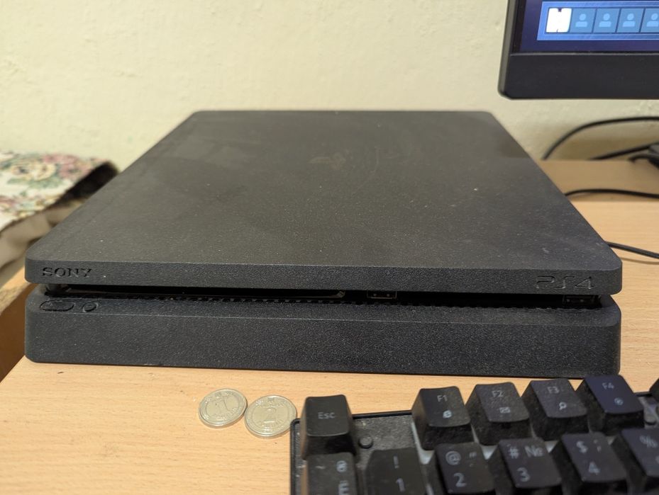 Продам PS4 Slim 1Tb
