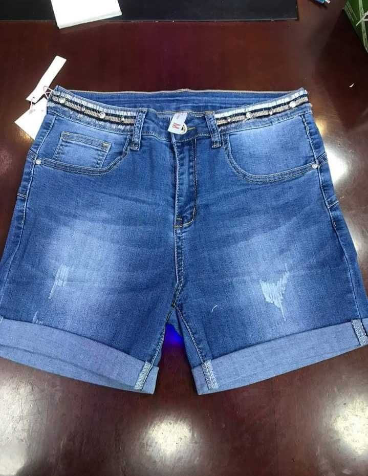 Wyprzedaż! Wygodne spodenki jeansowe push up z przetarciami Xs