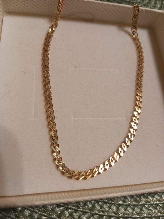 Złota biżuteria łańcuszek kolczyki zawieszka