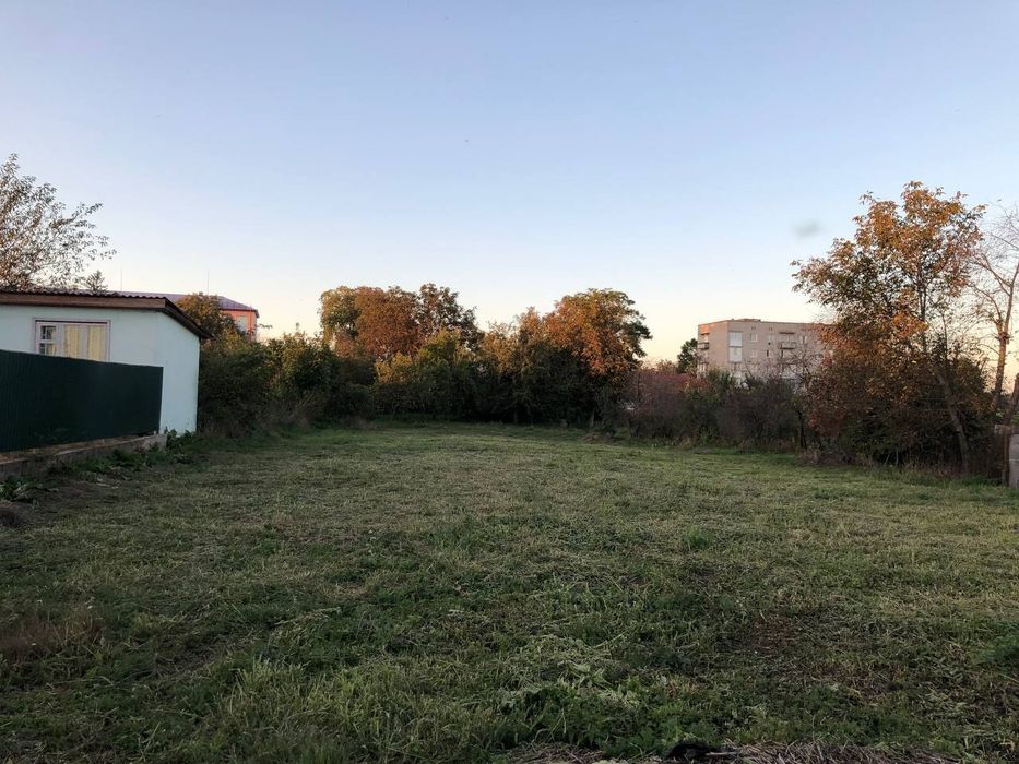 Продається будинок в центрі Черняхова