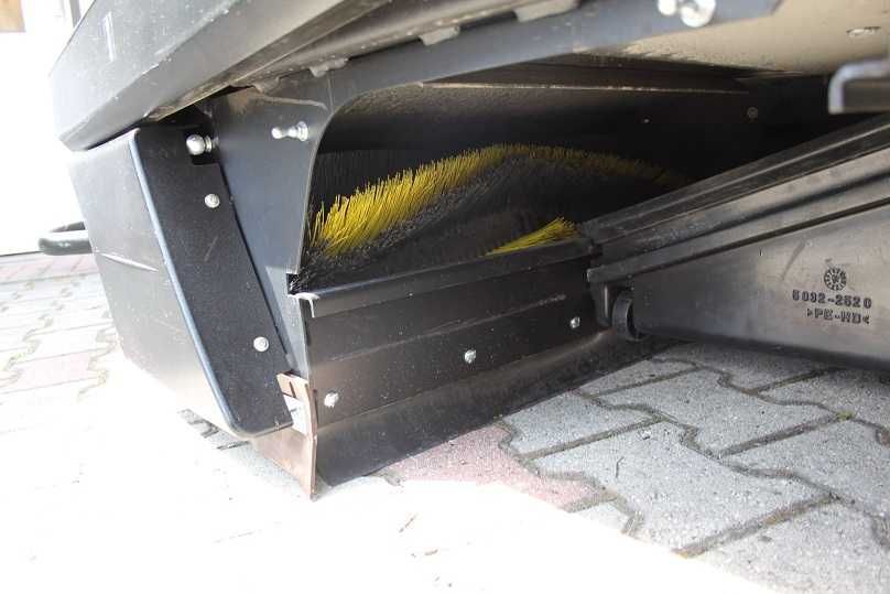 Zamiatarka Karcher KM 100/100 R LPG  jak nowa 25h  fv23%  26000 netto