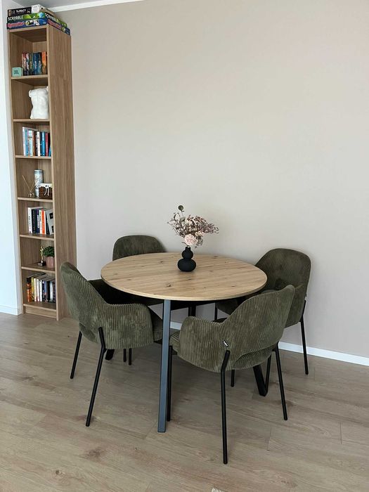 Komplet do jadalni - okrągły rozkładany stół i 4 krzesła