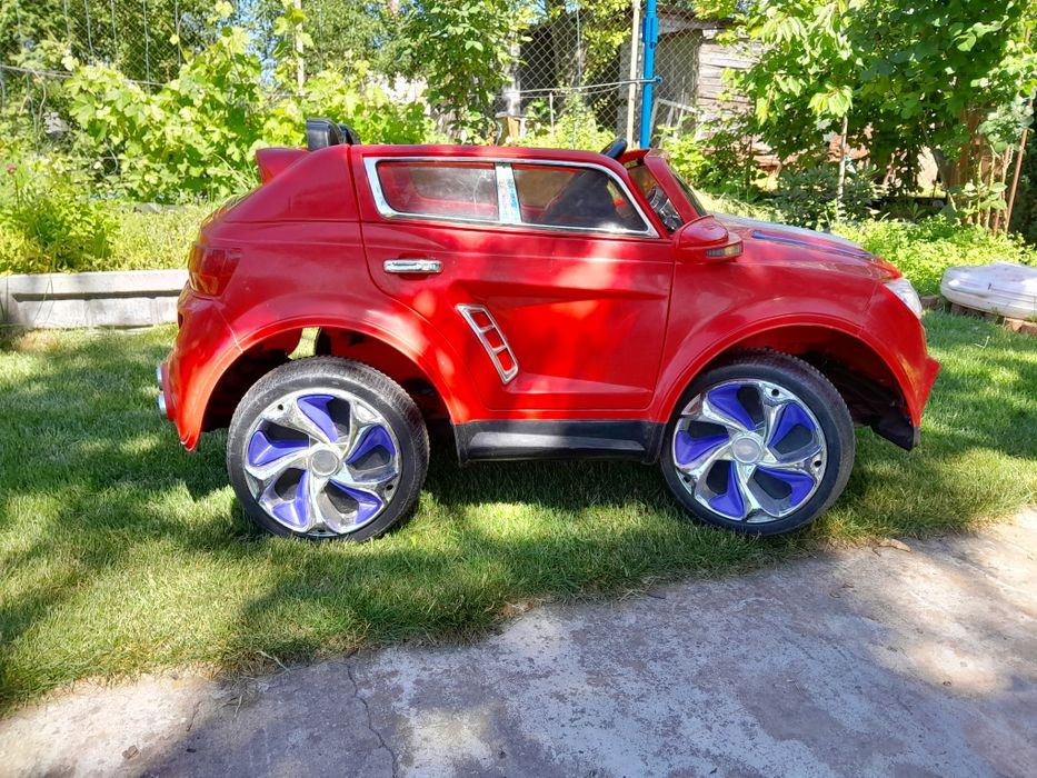 Машинка Ауди в очень хорошем состоянии