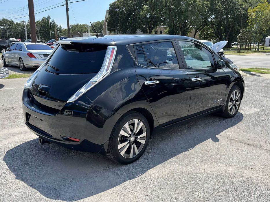 Nissan LEAF      2015