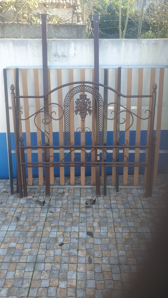 Cama de casal em ferro