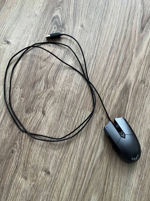 Оригінальна компʼютерна мишка ASUS M5