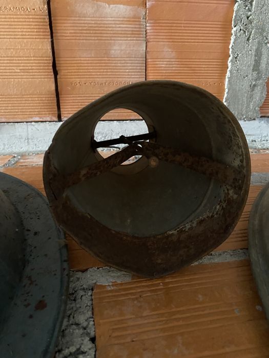 Comedouro antigo com duas peças