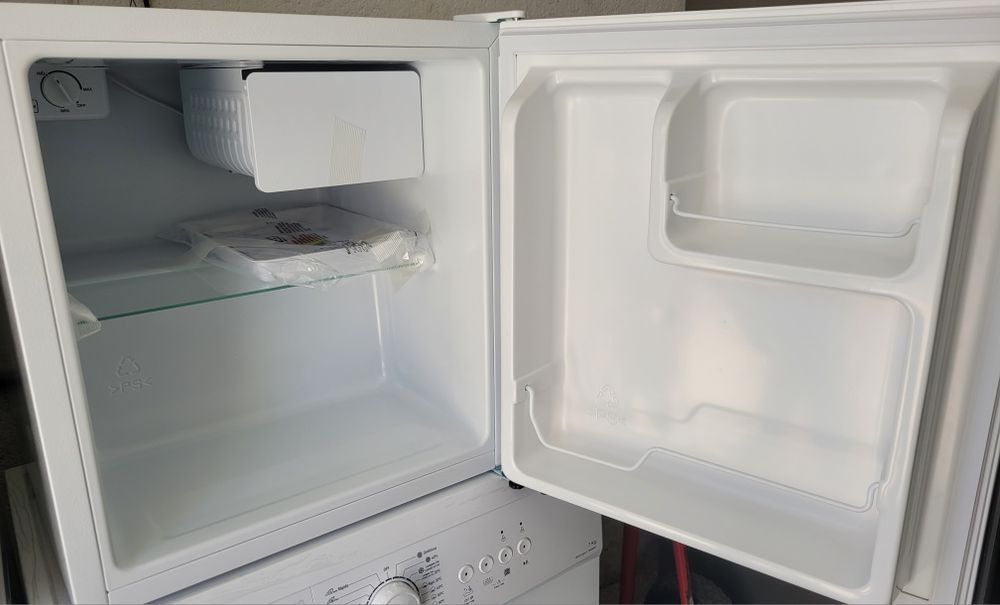 Mini frigorífico com congelador kunft ( frigobar)