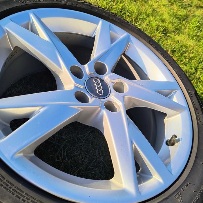Felgi aluminiowe oryginalne Audi  z oponami zimowymi