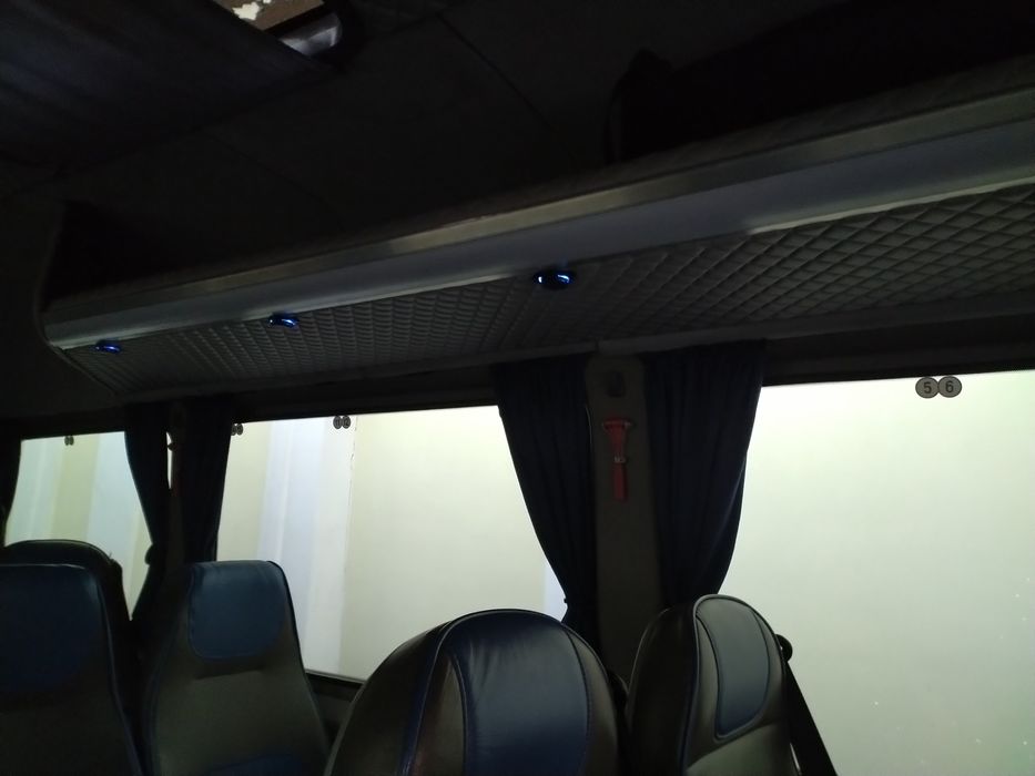 23 посадочних місця + водій