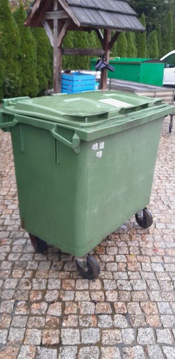 Sprzedam kubeł na śmieci 660 l