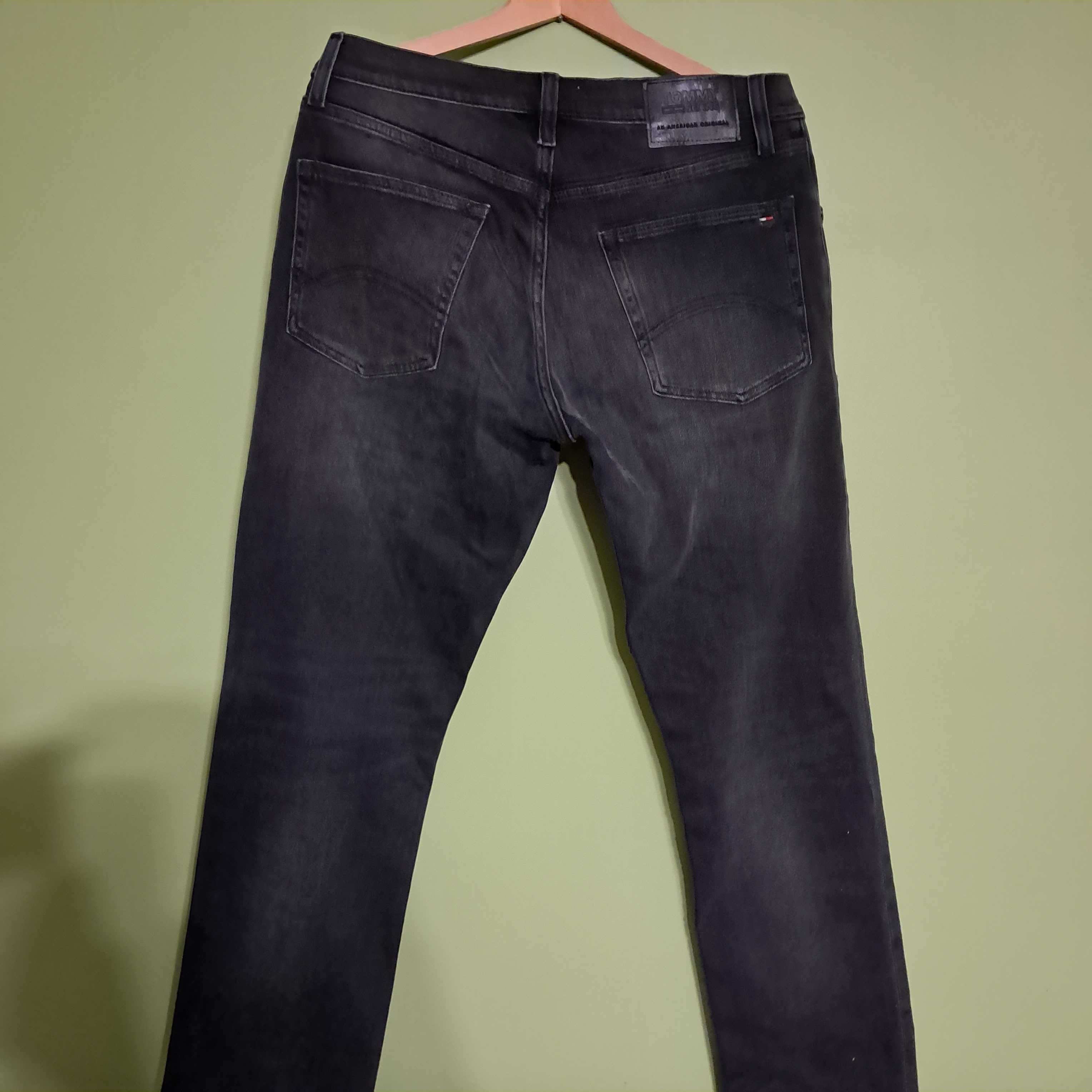 Męskie jeansy Tommy Jeans 32 / 32 czarne