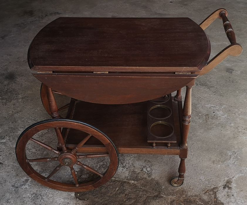 Carrinho de apoio em madeira