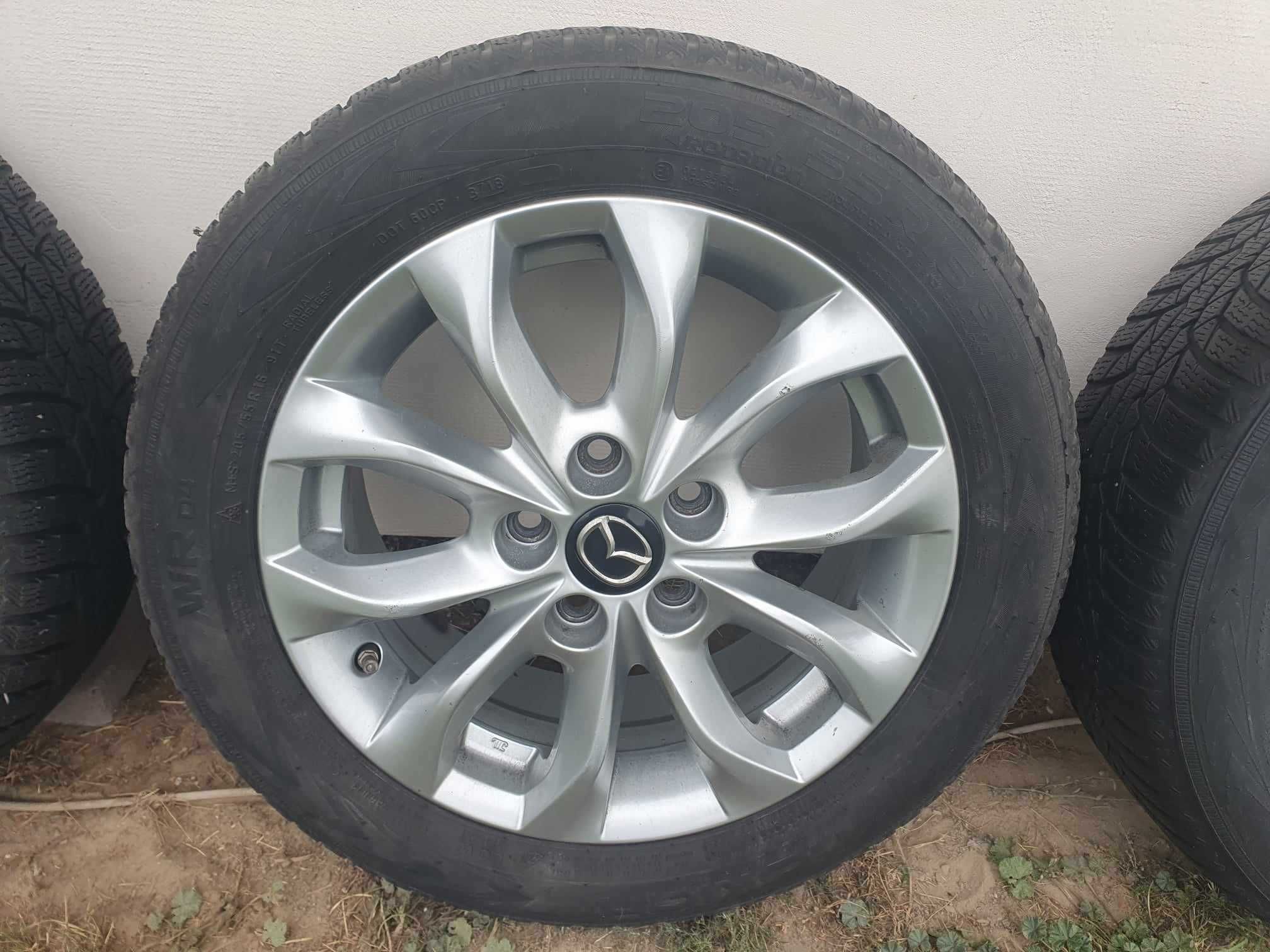 Komplet opon zimowych z felgami Mazda 205/55/R16 NOKIAN WR d4