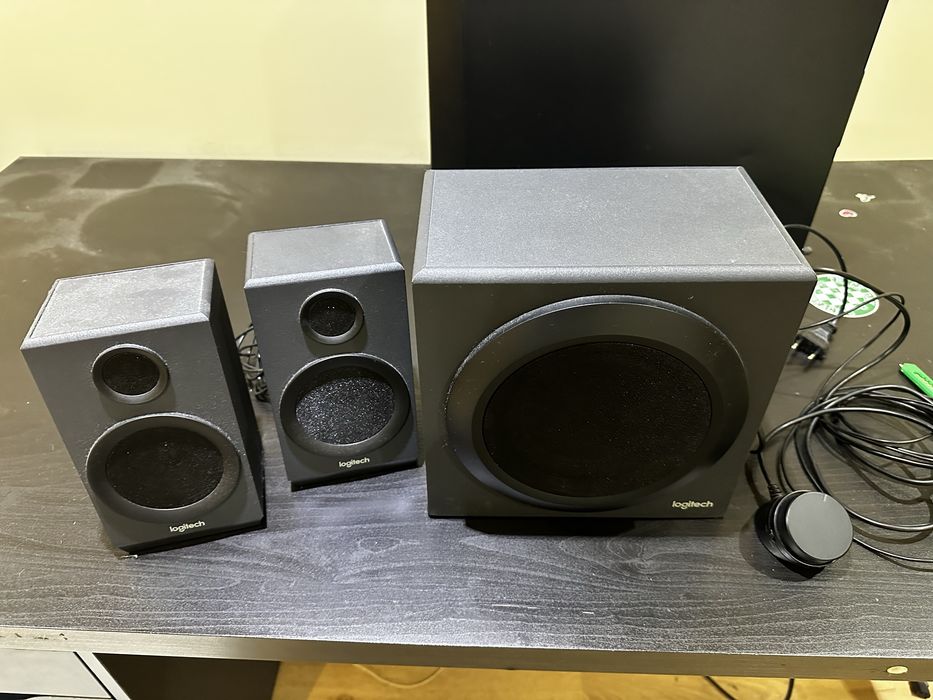 Logitech Z333 Colunas + Subwoofer